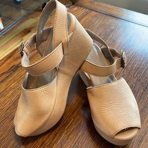 Chocolat Blu Tan Platform Sandals peep toe Size 7 Ankle Strap